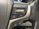 【レーントレーシングアシスト】高速道路走行時、車線からはみ出しそうになるとレーンの中央を走るようにステアリング操作をアシスト。より安全な運転をサポートしてくれます!