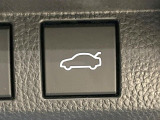 【パワーバックドア】スマートキーや運転席のボタンを押すだけでリアゲートが自動で開閉します!荷物を持っている時や、高い位置にあるバックドアを閉める際に便利な機能です♪