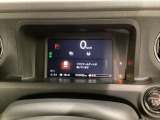 バックでの車庫入れも安心です!リアカメラが付いているバックモニター付のディスプレイオーディオを装備しております。操作線もついており距離感も画面から確認できます。