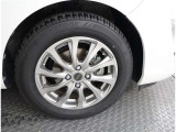 かっこいいホイールですね。 車のイメージを大きく左右するホイール部分はコダワリを持ちたいですね。