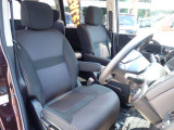 運転席は視点が高く窓も大きいのでとても運転がしやすくなっております!