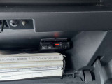 ETC本体は目立ちにくいグローブBOX内に配置されております。(※盗難防止のため駐車中はカードを抜き取って保管ください。)