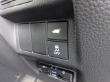 テールゲートは運転席からも電動で開閉が可能です。
