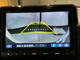 リバースギアに入れるだけで後方の表示へ切り替わります。夜間や雨の日の駐車も楽になりますよ。