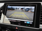 バックカメラ搭載で後方時に車体後ろが確認出来て安心です。運転の苦手な方やたまに乗る方でも安心して車庫入れが出来ます。