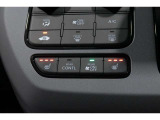 シートヒーター装備車両♪♪寒い冬はもちろん♪肌寒い春先・秋口まで活躍してくれるあると嬉しい装備です♪♪