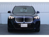 BMWの代名詞の【キドニーグリル】グリルが腎臓のように見えるので【キドニー】と呼ばれるようになりました。一目見ただけでBMWであると認識できる確固たるアイコンとして存在感を放ちます。