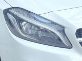 ●LEDヘッドライト:夜間走行時も良好な視界を確保し安心して運転できる高輝度LEDヘッドライトを装備!点灯速度が早く、消費電力も抑えられています。