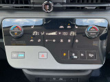 オートエアコン。ハンドルヒーター、運転席、助手席を温めるシートヒーターのスイッチです。