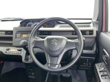 運転席まわりです。 各操作スイッチは使いやすい位置に配置されてます。