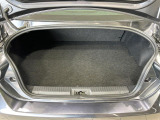 積み下ろしのしやすいデッキにはたっぷりと荷物を積み込んでいただけます。遊びから仕事まで、様々なシーンで頼れます♪
