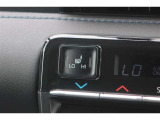 運転席と助手席にシートヒーターが付いています。
