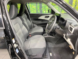 運転席まわりには十分なスペースがあり、大柄な方でもゆったり運転していただける環境です。