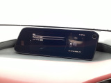 Apple Carplay・Android Auto対応!マツダ コネクト(コマンダーコントロール)でスマートフォンを操作して、通話、音楽を聴いたり、マップで目的地を調べることができます。