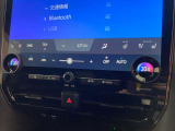 デュアルエアコンとは、運転席と助手席で、個別に温度設定ができる機能です。気温の感じ方は、人それぞれ違うもの。乗る人に優しい機能ですね。