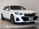 【BMWの伝統-2】時代を超える美しさ。磨き抜かれたエアロダイナミクスが瞳を奪う。一目で伝わるスポーティーなプロポーションは、BMWの走行性能を生み出すのに欠かせない要因の一つです。
