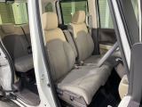乗降がしやすい運転席。高さが調節できて小柄な方でも運転しやすいポジションをとることができます。