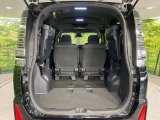 後席を格納すると、これだけの広さが!シーンに合わせたシートアレンジで、大きな荷物も積むことが出来ます♪