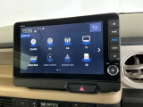 HondaCONNECT対応の便利なナビディスプレー。お持ちのスマートフォンと連携して、ナビやBluetoothでの音楽再生が可能です。デザインはもちろん、操作性も良好です。