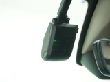 ◆ドライブレコーダー◆映像・音声などを記録する自動車用の装置です。 もしもの事故の際の記録はもちろん、旅行の際の思い出としてドライブの映像を楽しむことができます。