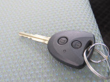 キーレスキーエントリーで車外からドアの開閉も楽チンですネ