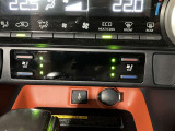 寒い季節も暑い夏もコレがあれば常にシートは快適です!運転席と助手席ともに付いています!