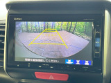 【バックカメラ】駐車時に後方がリアルタイム映像で確認できます。大型商業施設や立体駐車場での駐車時や、夜間のバック時に大活躍!運転スキルに関わらず、今や必須となった装備のひとつです!