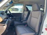 適度なホールド感のあるフロントシートは疲れにくく長時間の運転でもしっかりサポートします。