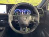 【純正革巻きステアリング】上質な革を使用することで、手にしっかり馴染みとても運転しやすいハンドルです♪