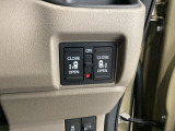 【両側パワースライドドア】です。リモコンや運転席のスイッチ操作で楽々自動開閉。