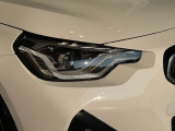 BMWの伝統の丸目4灯ヘッドライトでございます。LEDライトで視認性もよく明るく安全性の向上につながります。