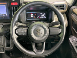インテリアに合わせたデザインのステアリングは、運転される方のことも考え、運転しやすい形状、大きさです。是非一度、実際に触ってお確かめください。