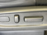 【パワーシート】スイッチ一つで簡単にシートの微調整が可能!電動だから力もいりません!快適なシートポジションにセットして、快適なドライブをお楽しみください。