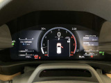 視認性よく綺麗な発色のメーターです。レクサスでは、コクピットに座っている様なイメージでドライバーの心を高揚させます。