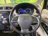 インテリアに合わせたデザインのステアリングは、運転される方のことも考え、運転しやすい形状、大きさです。是非一度、実際に触ってお確かめください。