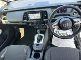 【HondaSENSING】衝突を予測してブレーキをかけたり、前のクルマとちょうどいい距離でついていったりできる多彩な安心・快適機能を搭載した先進の安全運転支援システムです。
