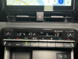 フルオートエアコン、ステアリングヒーター、シートヒーター付き