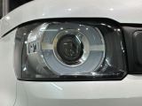 LEDヘッドライトは、点灯の瞬間から最大光量を発揮し、突然暗くなるトンネルなどでの安定感を高めます。