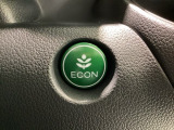 エンジンやエアコンなどクルマ全体の動きを燃費優先で自動制御するECONモード。空調など快適性を優先したいときは、スイッチ1つでOFFにすることも可能です。