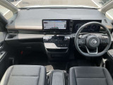 前席内装の全体像です。是非実車をご覧にお越し頂き実際にお座りください。