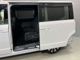 【両側オートスライドドア】子供を乗せたりするのにも隣のお車を気にせずストレスフリー★雨の日などはリモコンキーからドアの開閉ができとても便利な両側オートスライドドア★