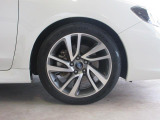 右前 18インチアルミホイール 225/45R18「*ホイールロックナットは展示用です」