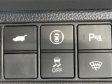 【パワーバックドア】スマートキーや運転席のボタンを押すだけでリアゲートが自動で開閉します!荷物を持っている時や、高い位置にあるバックドアを閉める際に便利な機能です♪