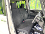 運転席まわりには十分なスペースがあり、大柄な方でもゆったり運転していただける環境です。