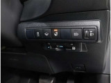 ハンドルヒータースイッチ*ハンドルの左右のグリップ部を暖めることができます。