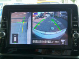 【アラウンドビューモニター】空から見下ろした映像がナビ画面にて確認可能です。駐車もラクラクですよ♪