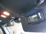 運転席バニティミラー付きです☆