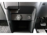 スマートフォンなどの音楽再生が可能なUSB接続ジャック装備車両です♪♪♪
