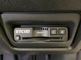ハンドルの右下にETC2.0がついています。高速道路の料金所の通過も楽々です!。 カードの取り出しもしやすい場所についています。