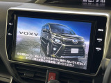 【大画面ナビ】人気の大型10インチナビを装備。存在感のある大画面はインパクト大!ナビ利用時のマップ表示は見やすく、テレビやDVDは臨場感がアップ!いつものドライブがグッと楽しくなります♪